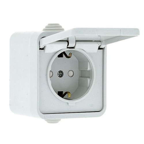 EKR16-029-10-440 EKF - Прага Розетка 1-местная 16А с заземлением с крышкой IP44 белая с защ. штор.
